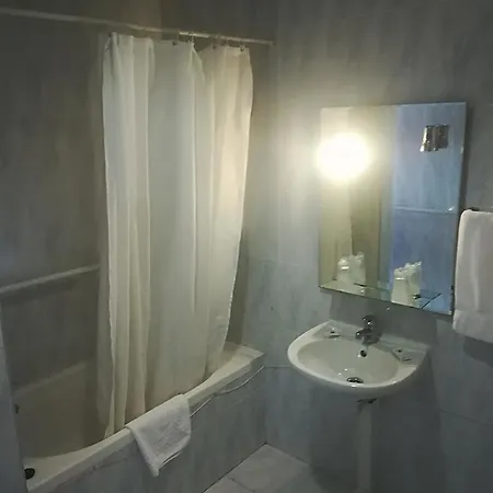 Conforto Latino מלון אברנטש